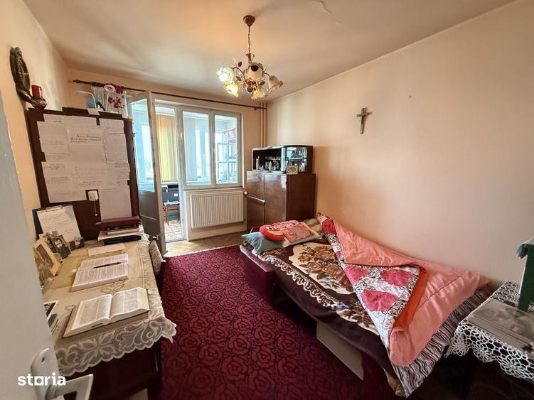 Apartament cu 3 camere semidecomandat în Central