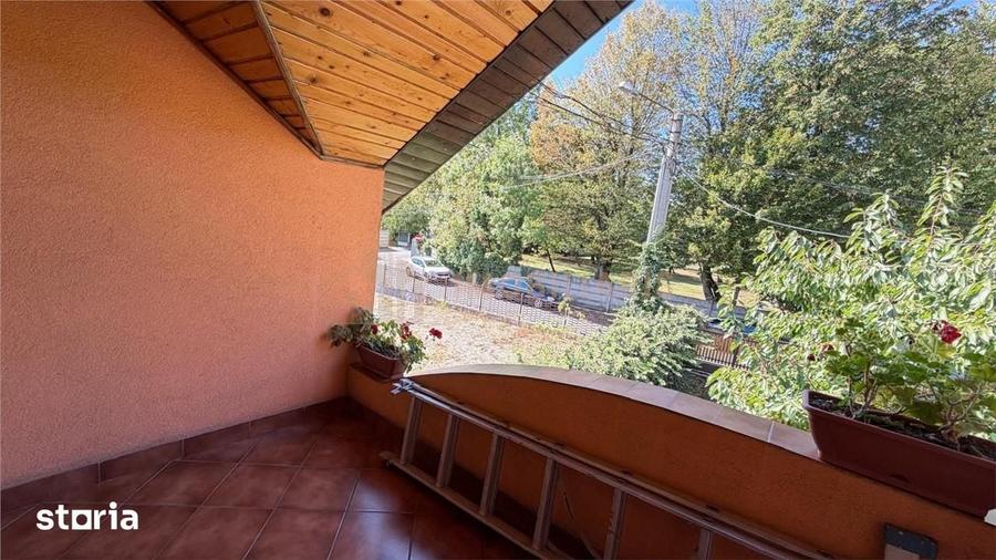 Casă cu 7 camere cu Teren 1800 Mp în Central