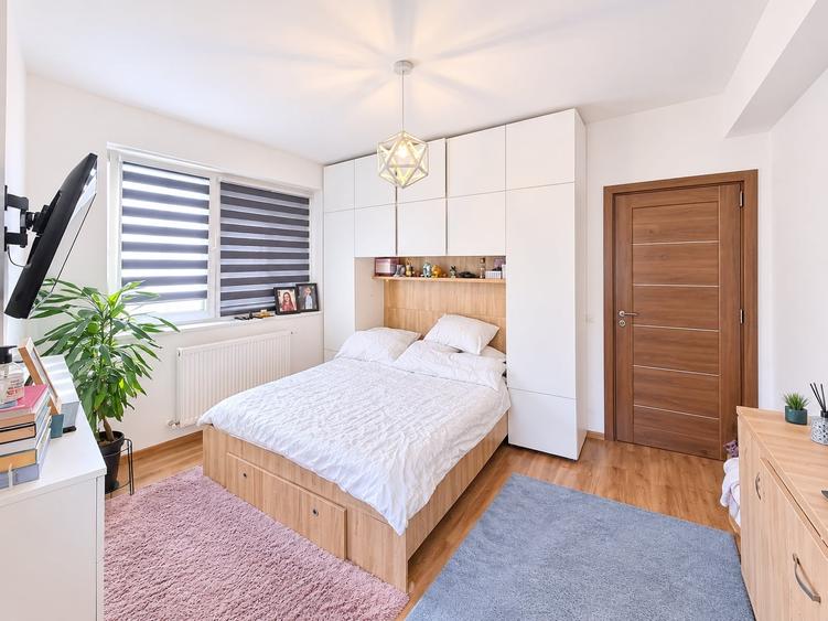 Apartament cu 3 camere semidecomandat, mobilat în Florești