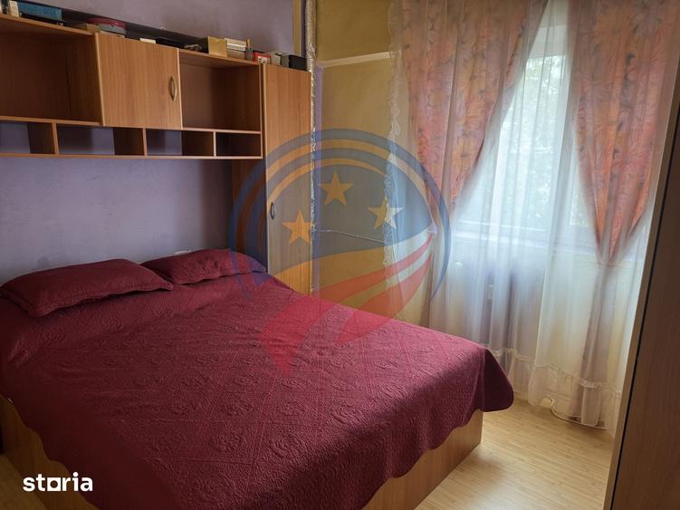 Apartament cu 3 camere decomandat, mobilat în Calea București