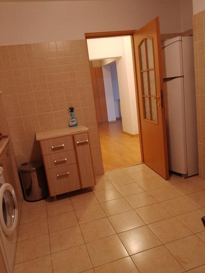 Apartament cu 4 camere decomandat în P-ța Alba Iulia
