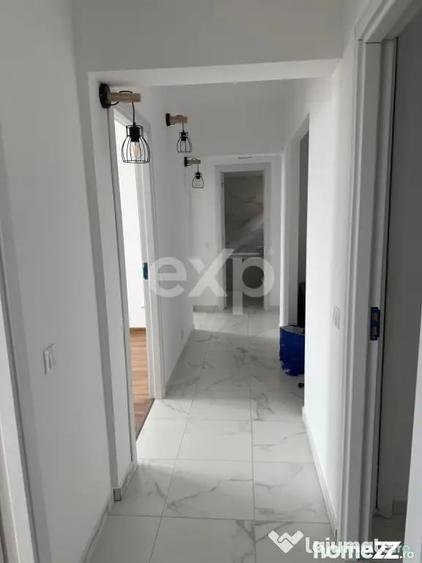 Apartament cu 4 camere decomandat în Tineretului