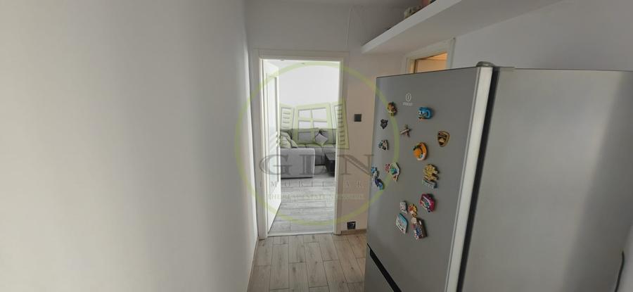 Apartament cu 2 camere semidecomandat, mobilat în Craiovița Nouă