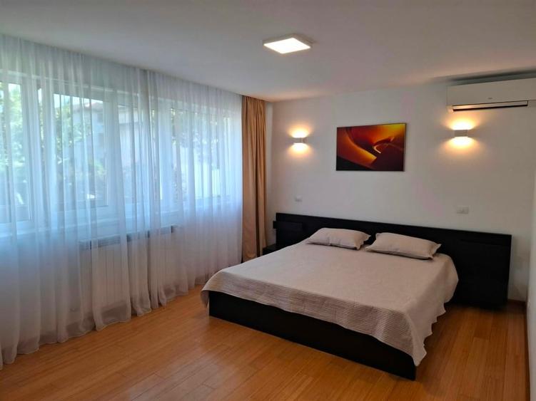 Apartament cu 4 camere decomandat în Central