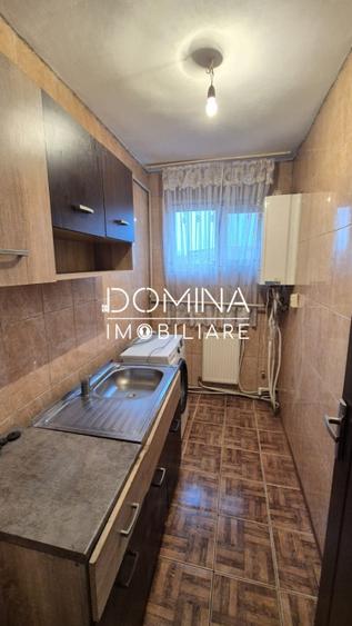 Apartament cu 3 camere semidecomandat, mobilat în Nicolae Titulescu