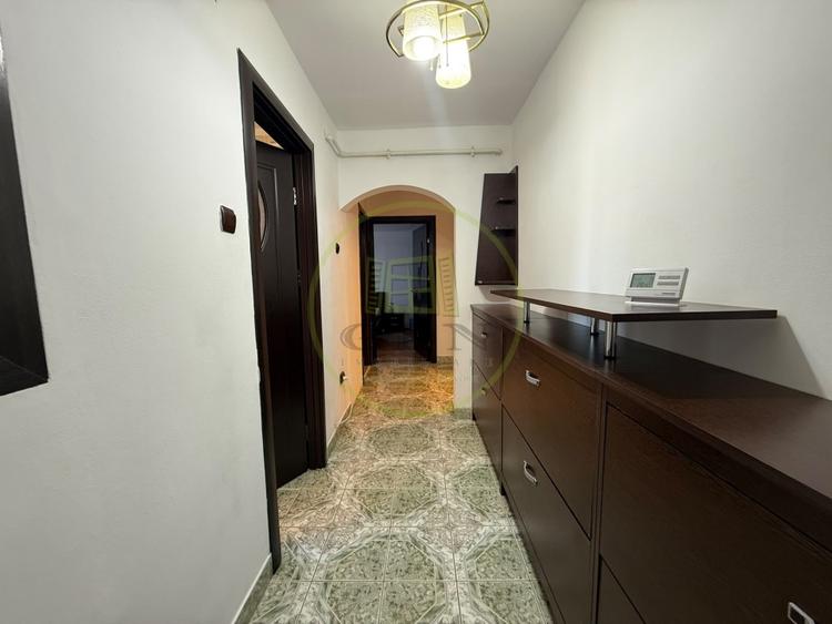Apartament cu 3 camere decomandat, mobilat în Calea București
