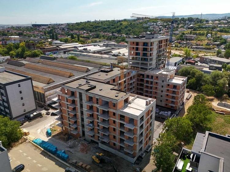 Apartament cu 2 camere decomandat în Est