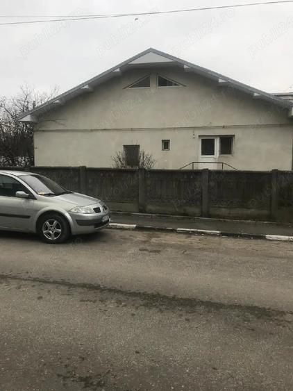 Casă cu 6 camere cu Teren 700 Mp în Drăgășani