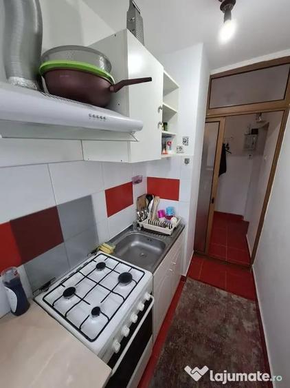 Apartament cu 3 camere semidecomandat în Brătianu