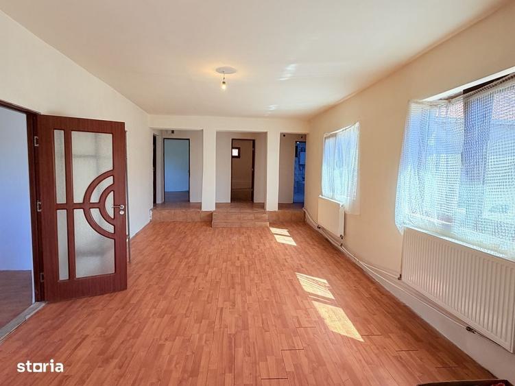 Casă cu 3 camere în Paleu