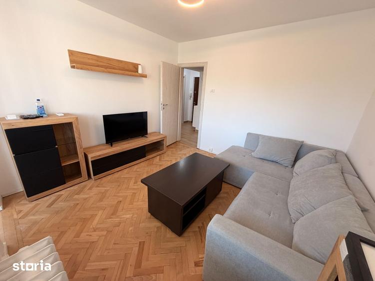 Apartament cu 2 camere decomandat în Titan