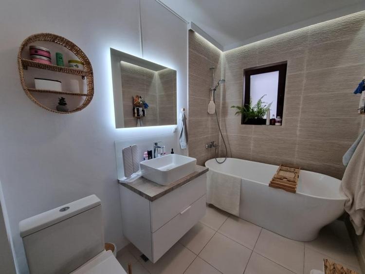Apartament cu 2 camere semidecomandat, mobilat în Florești