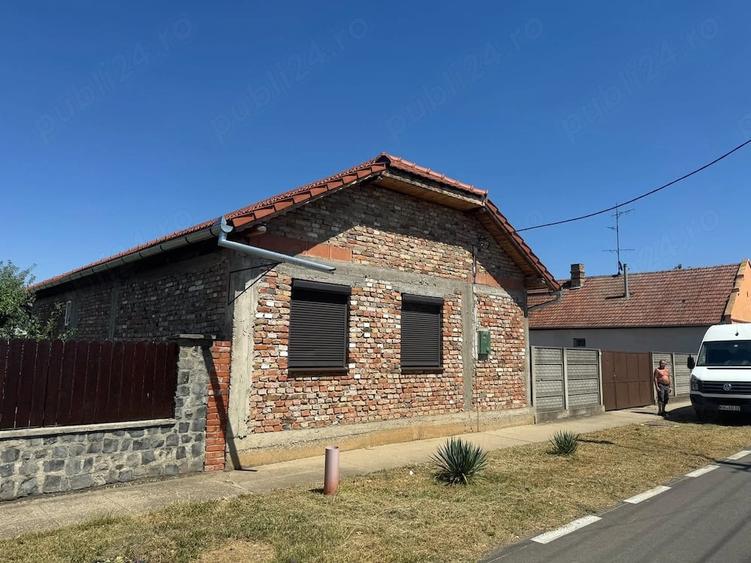 Casă cu Teren 600 Mp în Central