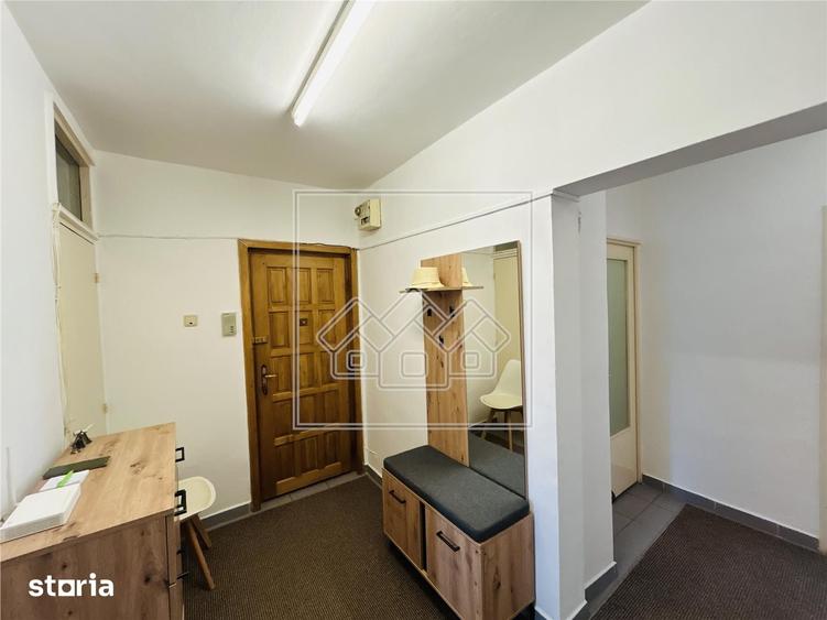 Apartament cu 3 camere decomandat în Terezian
