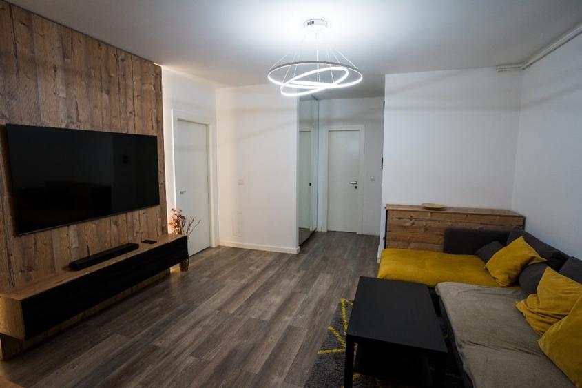 Apartament cu 2 camere semidecomandat, mobilat în Central