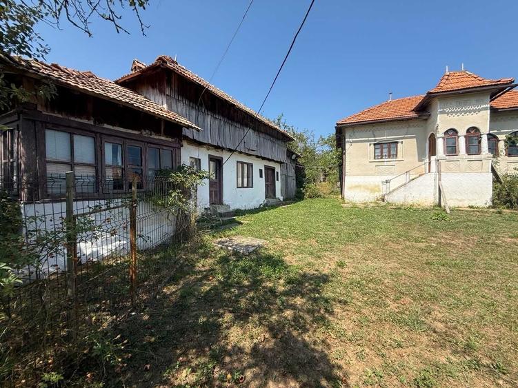 Casă cu 4 camere în Hârtiești