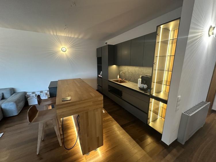 Apartament cu 3 camere decomandat, mobilat în Elisabetin