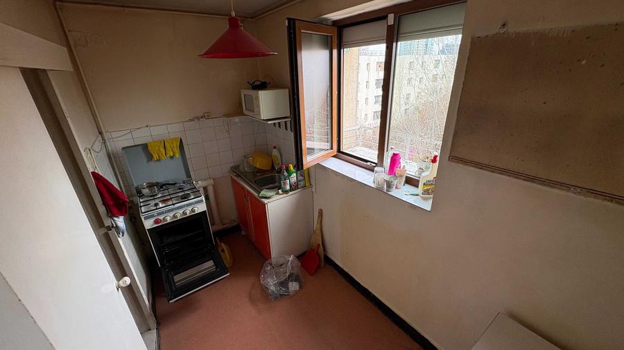 Apartament cu 3 camere semidecomandat, mobilat în Parcul Circului