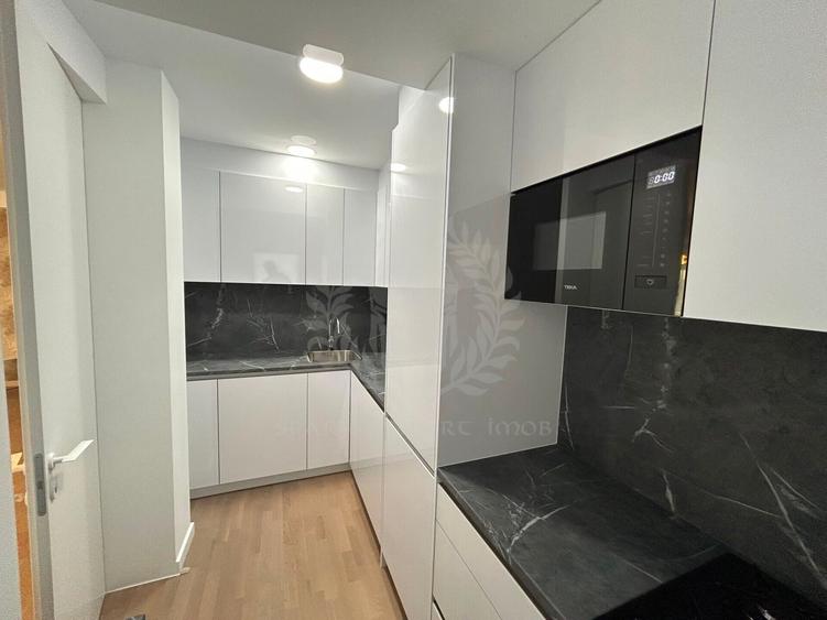Apartament cu 3 camere decomandat, mobilat în Central