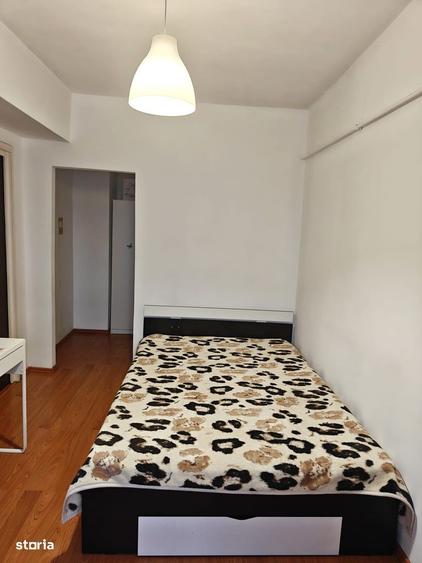 Apartament cu 3 camere semidecomandat, mobilat în Drumul Taberei