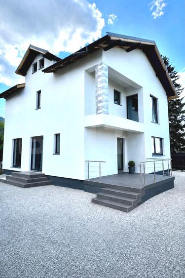 Casă individuală cu 5 camere cu Teren 450 Mp în Electroprecizia