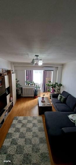 Apartament cu 3 camere decomandat în Trivale