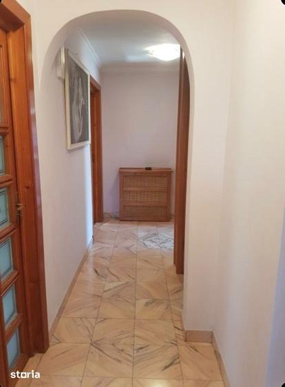 Casă cu 8 camere cu Teren 380 Mp în Ferentari