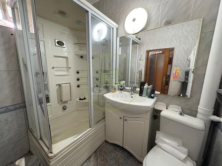 Casă individuală cu 5 camere cu Canalizare în Valea Rosie