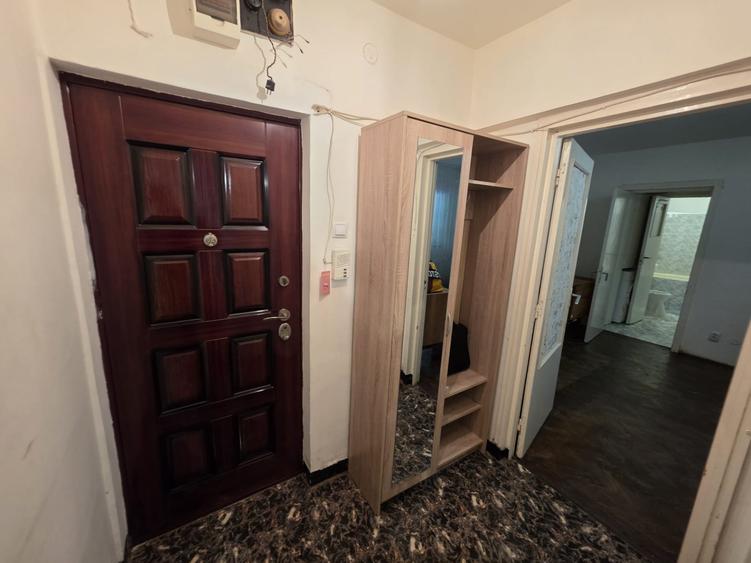 Apartament cu 2 camere semidecomandat, mobilat în Berceni