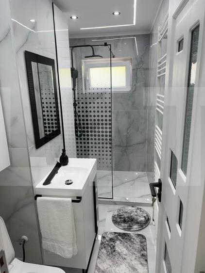 Apartament cu 3 camere semidecomandat, mobilat în Dâmbovița