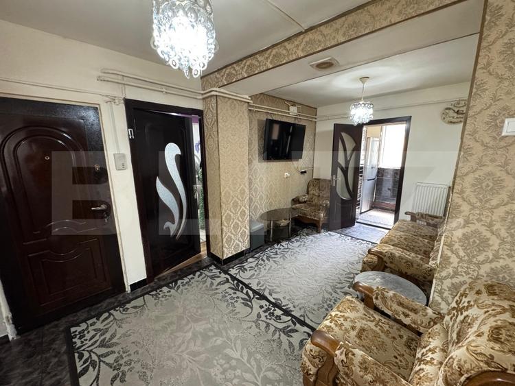 Apartament cu 3 camere decomandat, mobilat în Valea Rosie
