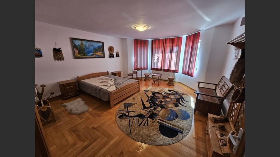 Casă cu 10 camere cu Canalizare în Cordun
