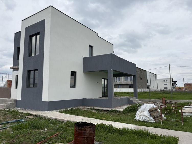 Casă cu 4 camere în Central