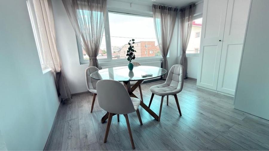 Apartament cu 3 camere decomandat în Central