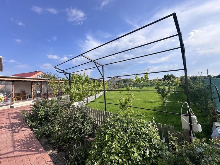 Casă cu 4 camere cu Teren 800 Mp în Tuzla