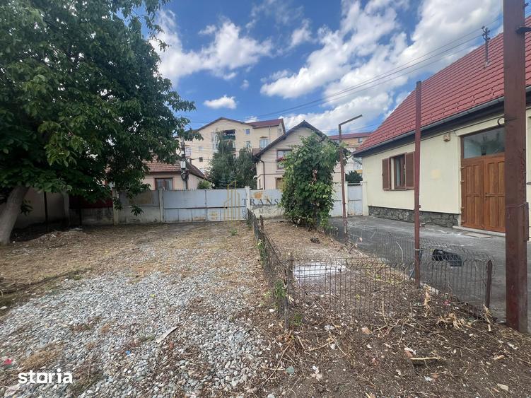 Casă cu 4 camere cu Teren 1300 Mp în Central