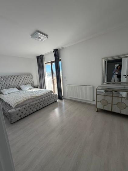 Apartament cu 3 camere decomandat în Independenței