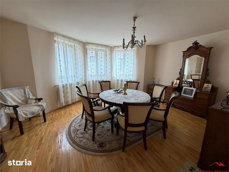 Casă cu 6 camere cu Teren 1012 Mp în Vânători
