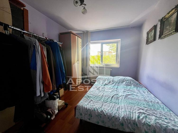 Apartament cu 3 camere decomandat, mobilat în Aradului