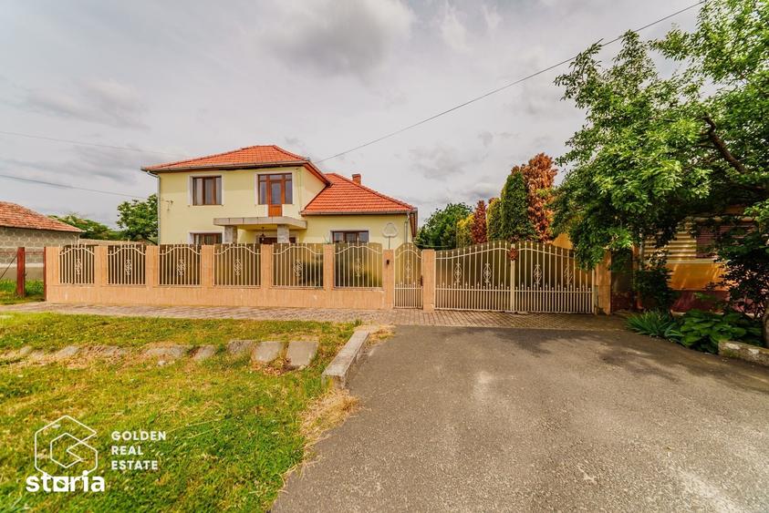 Casă cu Teren 1597 Mp în Ghioroc