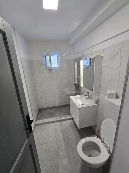 Apartament cu 3 camere semidecomandat în Dristor
