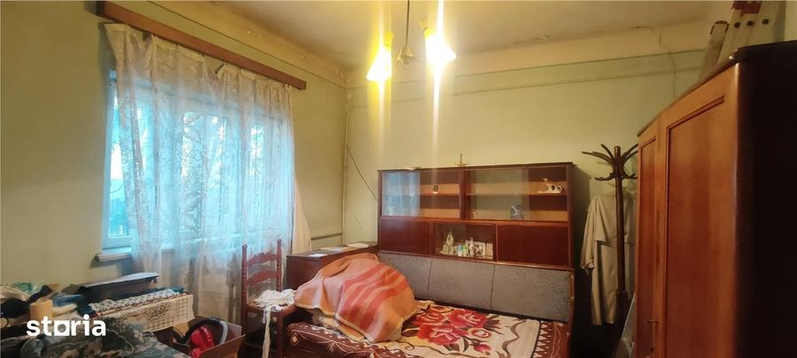 Casă cu 2 camere cu Teren 377 Mp în Piața Unirii