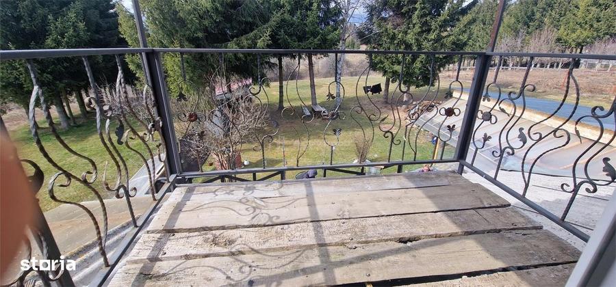 Casă cu 4 camere cu Teren 1400 Mp în Sud