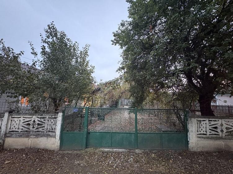 Casă cu 4 camere în Șerbănești