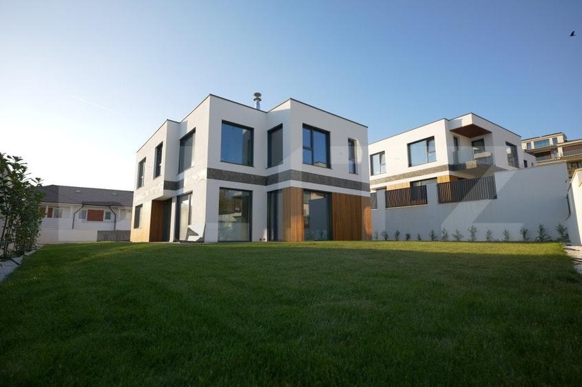 Casă individuală cu 7 camere cu Canalizare în Dâmbul Rotund