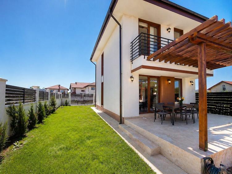 Casă individuală cu 5 camere cu Canalizare în Tunari