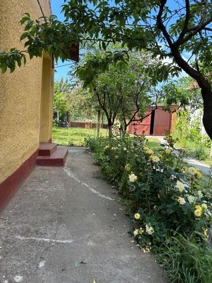 Casă individuală cu 4 camere cu Canalizare în Central