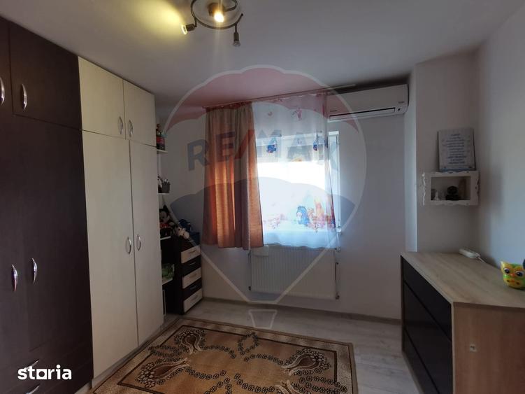 Casă cu 7 camere cu Teren 342 Mp în Tokai