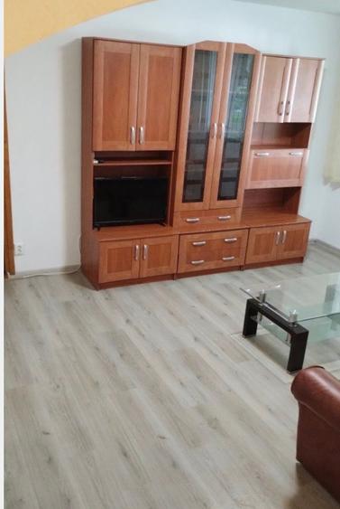 Apartament cu 3 camere semidecomandat, mobilat în Drumul Taberei