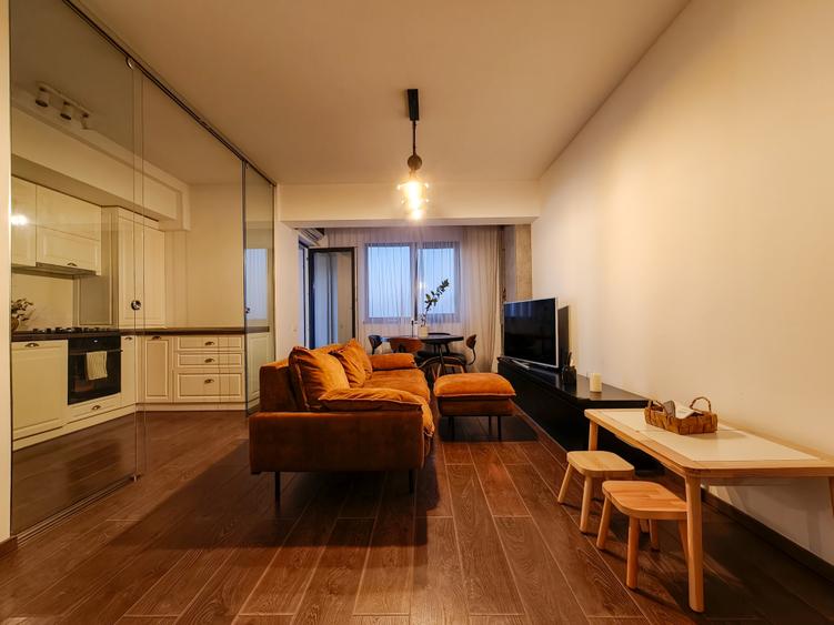 Apartament cu 3 camere decomandat în Uverturii